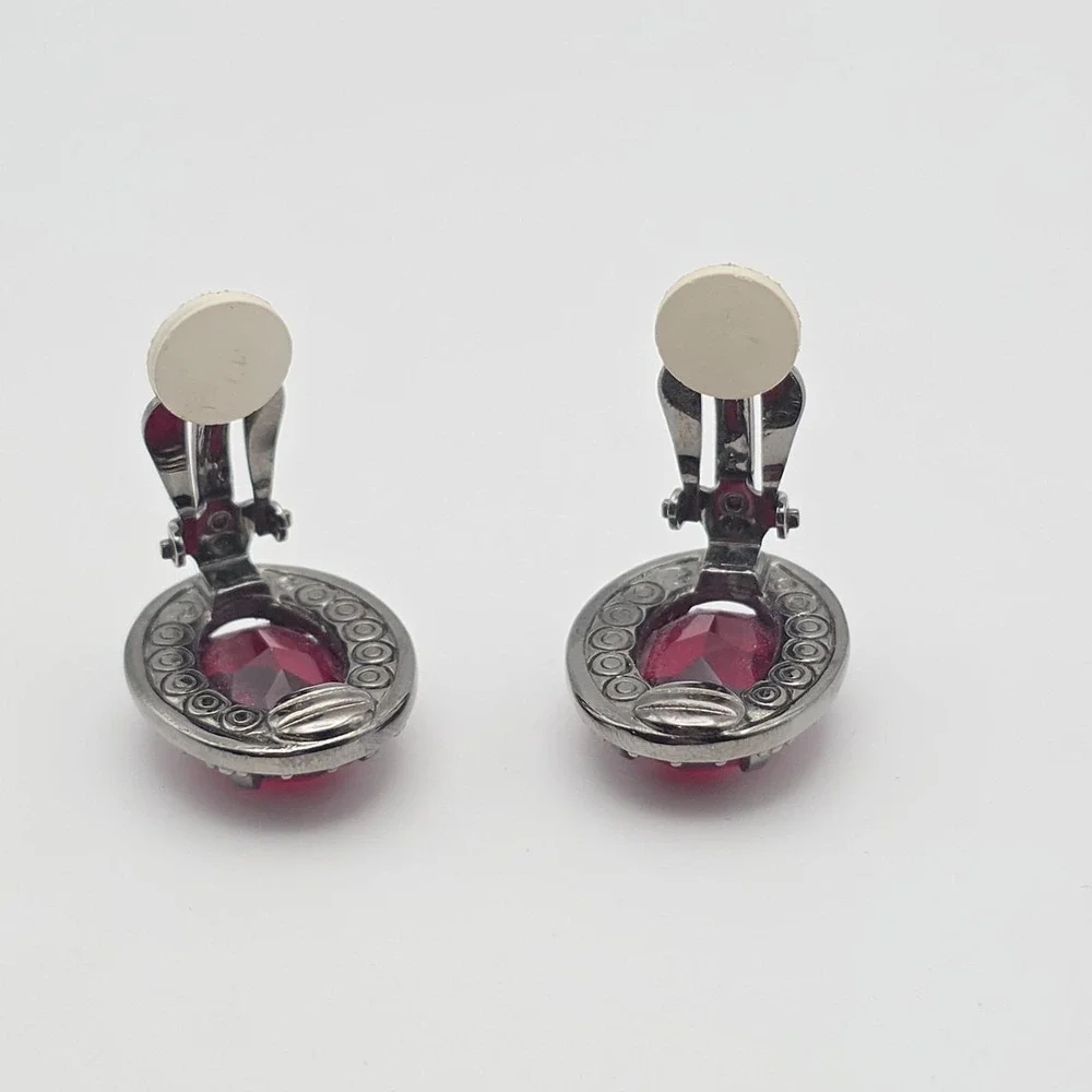 VTG SWAROVSKI Earrings Austrian Crystal Wine Red Gunmetal‎ Grey Clip-Ons Signed